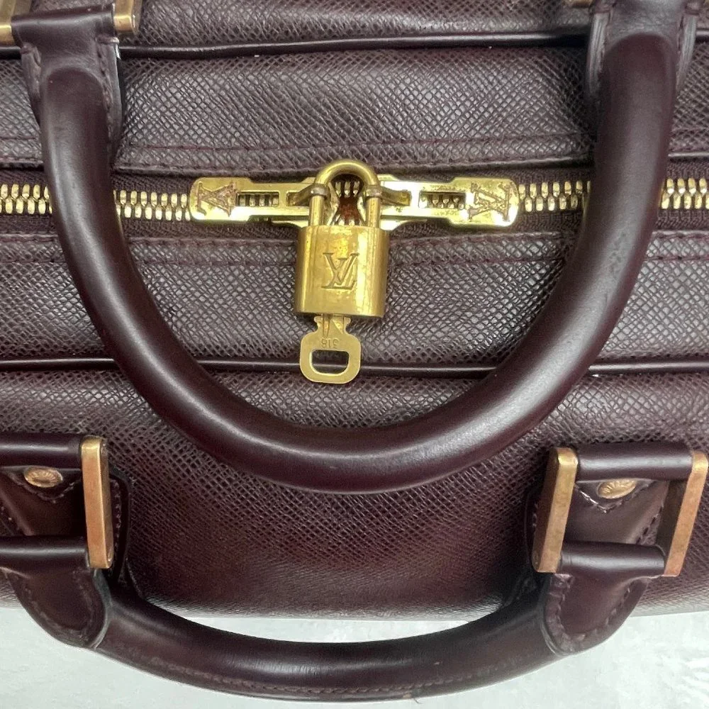 Auc Louis Vuitton Vintage - Taiga Kendall Travek bag - Picture 15 of 17